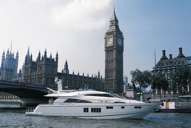 24m-luxury-motor-yacht-Squadron-78-Custom-by-Fairline-to-be-showcased-at-London-Boat-Show-2013