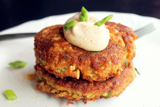 Creole-Salmon-Cakes-with-Hot-Mayo-3-
