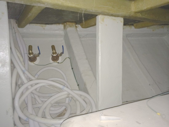6 - Port -hulls and h-tub hoses below VIP and Guest