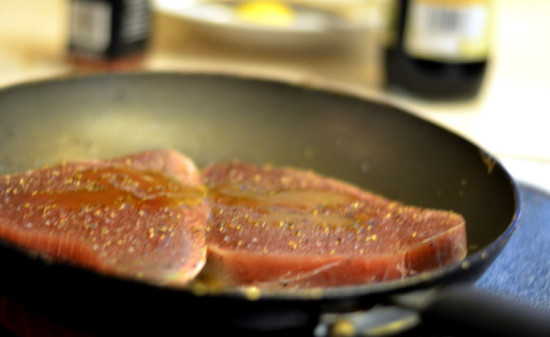Ahi-Tuna-with-seasoning-cooking