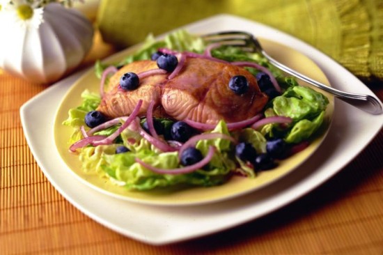 blueberry-salmon-salad